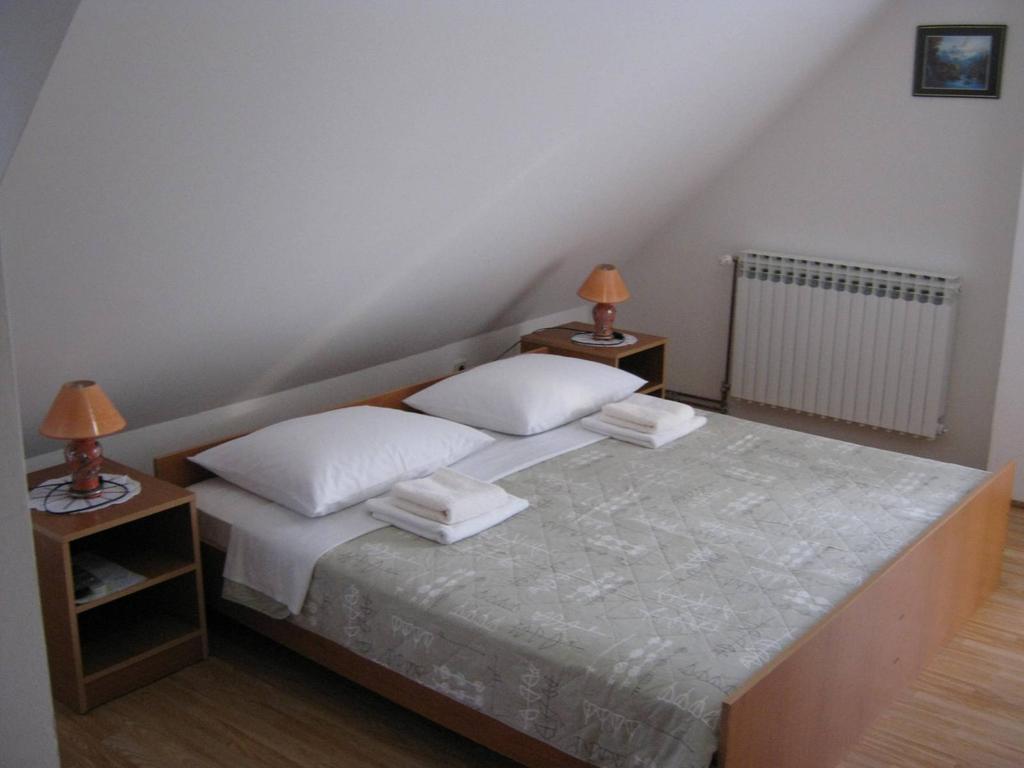 Apartments Sven Rastovača Rum bild
